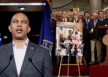 Hakeem Jeffries leads prayer event over shutdown after passing on Charlie Kirk vigil